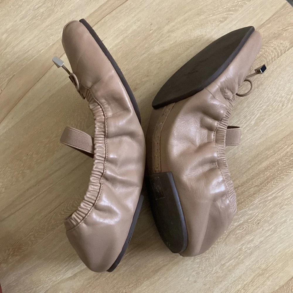 Schutz Fanny Leather Ballet Flats Tan Nude Brown Strap Scrunchy size 8 - Picture 2 of 8